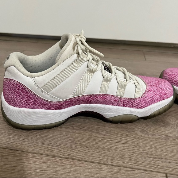 Jordan 11 Low Retro Pink Snakeskin 7y - Picture 8 of 11